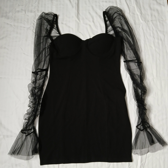 Elegant Black Sheer Sleeve Dress - Picture 4 of 4